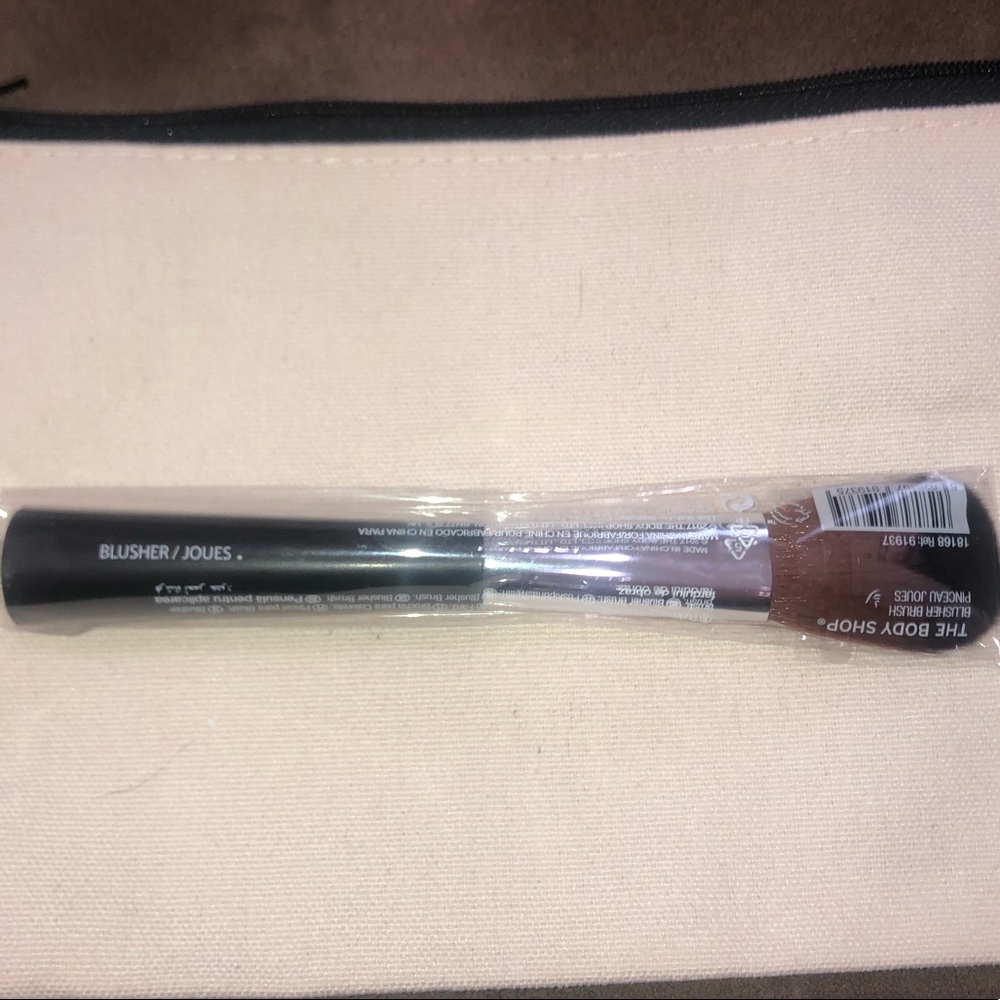 The body shop blush brush